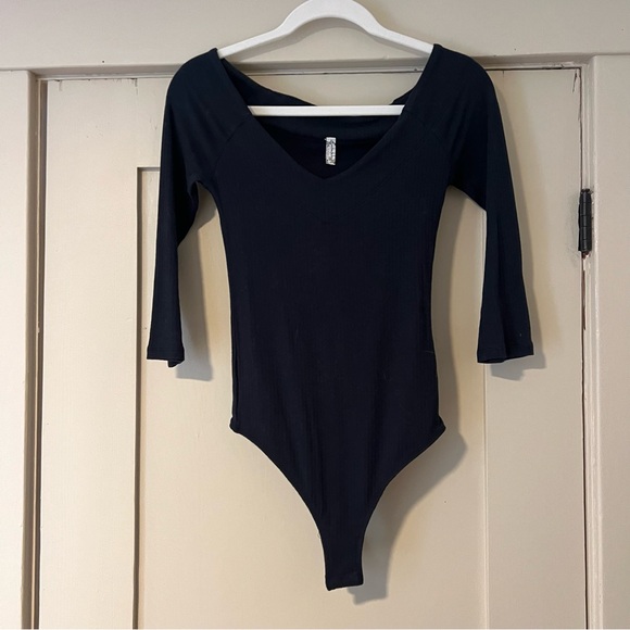 Free People Ribbed Bardot V-Neck Bodysuit in Black Size Small - Picture 7 of 11